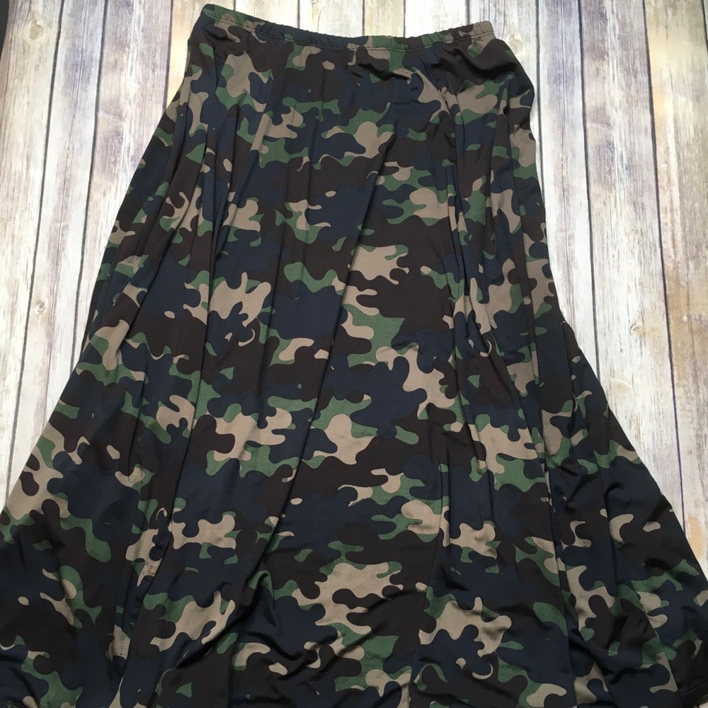 LuLaRoe Jennifer skirt size L
